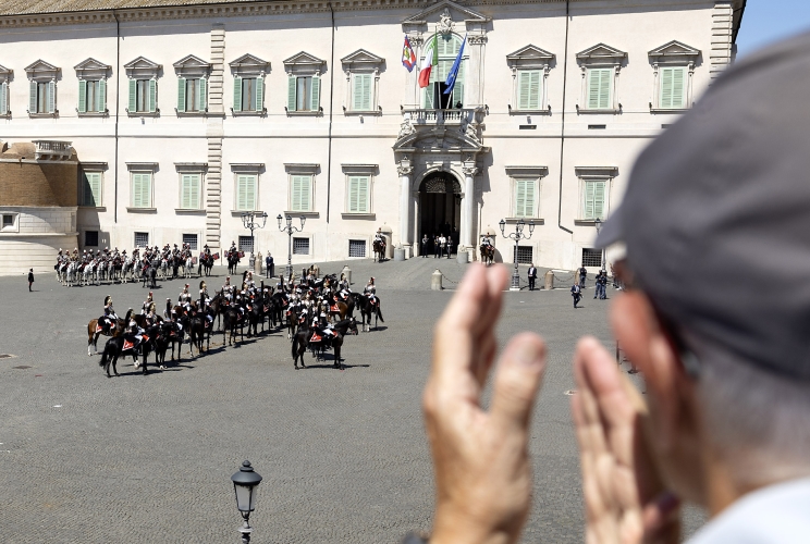 Il Cambio solenne della Guardia d'Onore da parte del Reggimento Corazzieri a cavallo con la Fanfara del IV Reggimento Carabinieri a cavallo, in occasione della Festa della Repubblica
