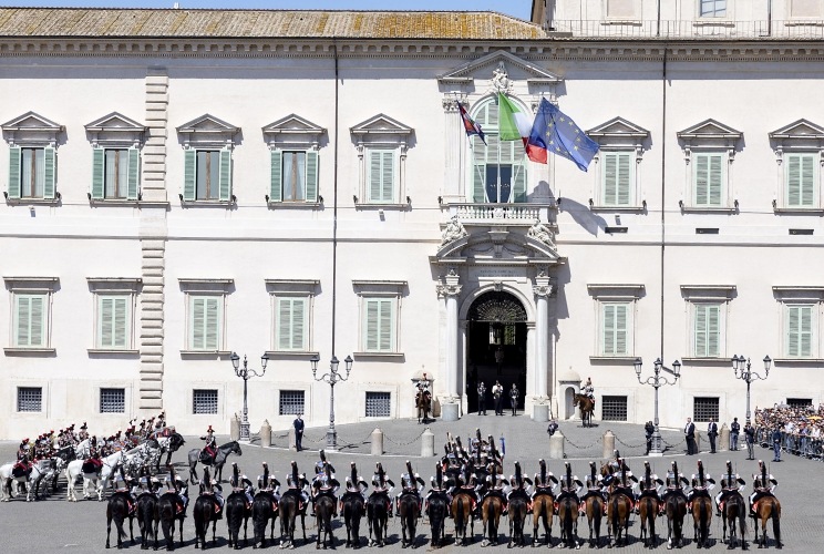 Il Cambio solenne della Guardia d'Onore da parte del Reggimento Corazzieri a cavallo con la Fanfara del IV Reggimento Carabinieri a cavallo, in occasione della Festa della Repubblica
