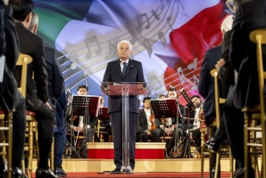 Il Presidente Sergio Mattarella rivolge il suo indirizzo di saluto in occasione del concerto eseguito dall’Orchestra del Teatro di San Carlo di Napoli, diretta dal Maestro Riccardo Frizza, in onore del Corpo Diplomatico accreditato presso lo Stato Italiano