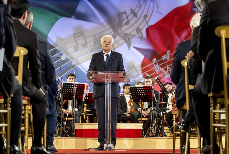 Il Presidente Sergio Mattarella rivolge il suo indirizzo di saluto in occasione del concerto eseguito dall’Orchestra del Teatro di San Carlo di Napoli, diretta dal Maestro Riccardo Frizza, in onore del Corpo Diplomatico accreditato presso lo Stato Italiano
