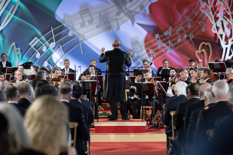 Il Presidente Sergio Mattarella in occasione del concerto eseguito dall’Orchestra del Teatro di San Carlo di Napoli, diretta dal Maestro Riccardo Frizza, in onore del Corpo Diplomatico accreditato presso lo Stato Italiano