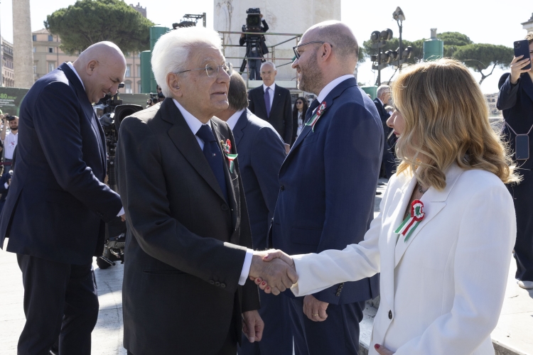 Il Presidente della Repubblica Sergio Mattarella saluta Giorgia Meloni Presidente del Consiglio,in occasione della Festa Nazionale della Repubblica

