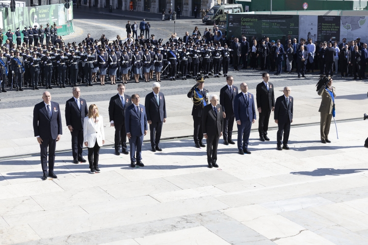 Il Presidente della Repubblica Sergio Mattarella all'Altare della Patria,in occasione della Festa Nazionale della Repubblica
