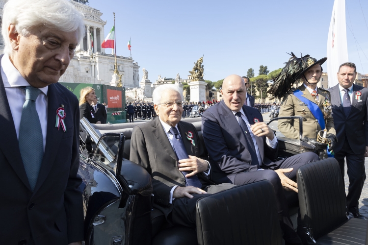 Il Presidente della Repubblica Sergio Mattarella all'Altare della Patria,in occasione della Festa Nazionale della Repubblica
