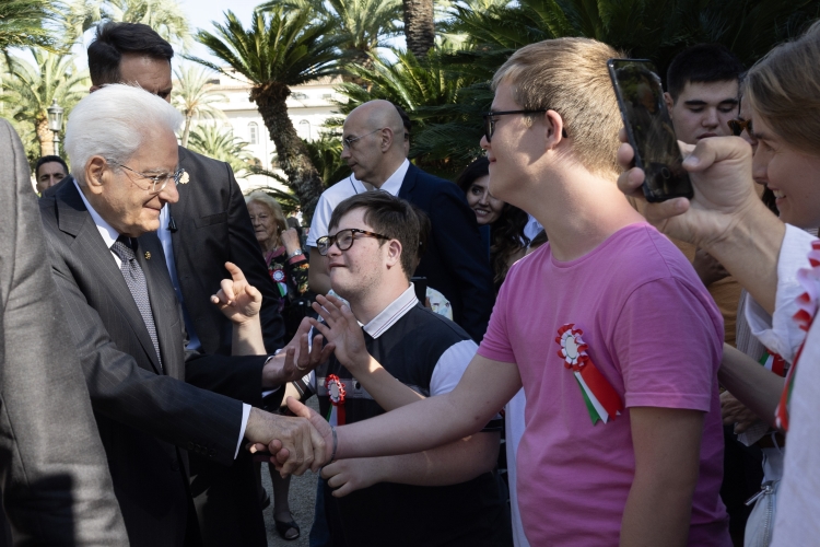 Il Presidente Sergio Mattarella nei Giardini del Palazzo del Quirinale, in occasione dell’apertura alle categorie fragili per la Festa della Repubblica
