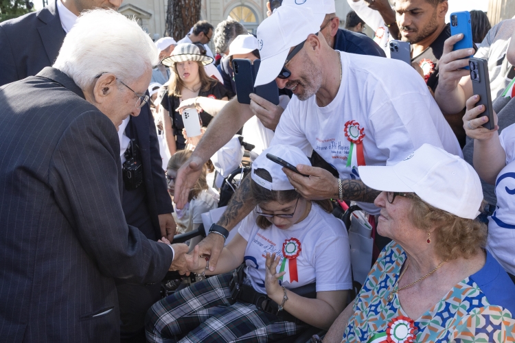 Il Presidente Sergio Mattarella nei Giardini del Palazzo del Quirinale, in occasione dell’apertura alle categorie fragili per la Festa  della Repubblica
