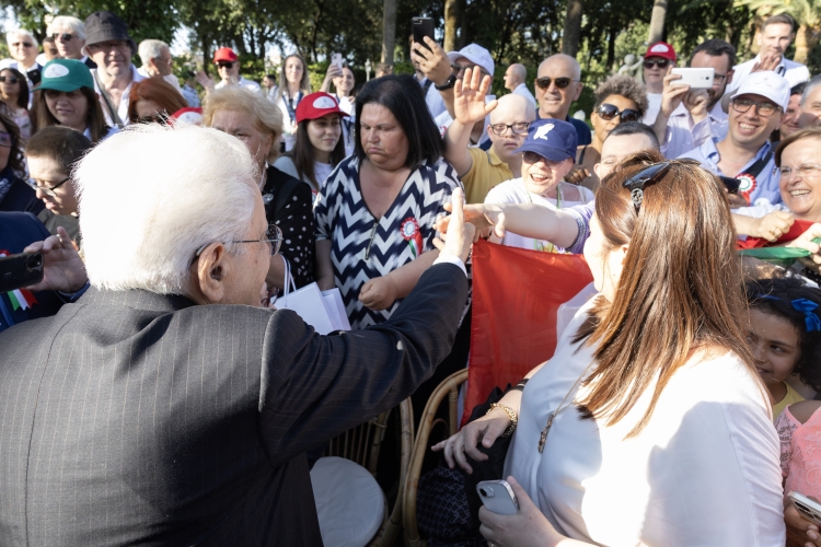 Il Presidente Sergio Mattarella nei Giardini del Palazzo del Quirinale, in occasione dell’apertura alle categorie fragili per la Festa della Repubblica
