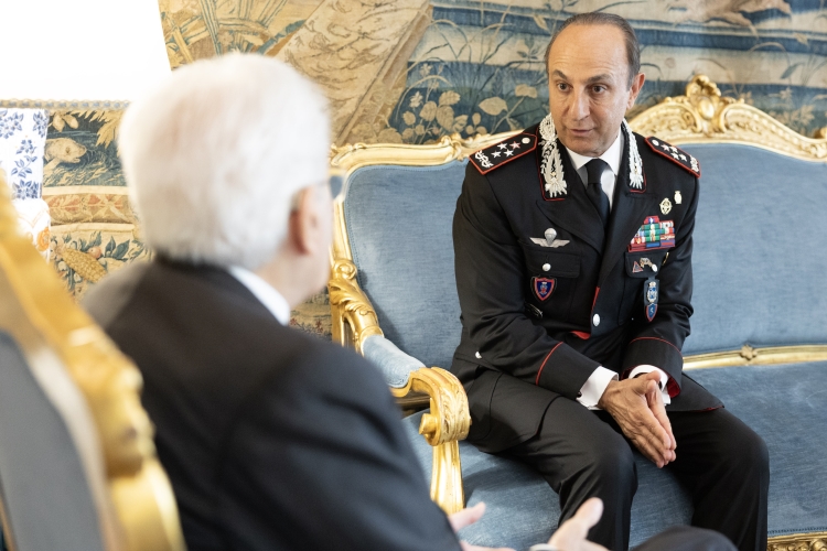 Il Presidente della Repubblica, Sergio Mattarella, con il Comandante Generale dell’Arma dei Carabinieri, Salvatore Luongo, in occasione del 211° anniversario di fondazione dell’Arma