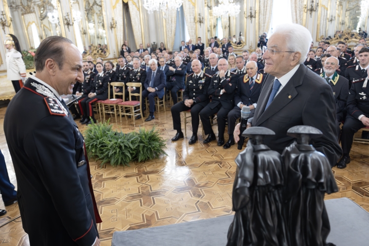 Il Presidente della Repubblica, Sergio Mattarella, con il Comandante Generale dell’Arma dei Carabinieri, Salvatore Luongo, in occasione del 211° anniversario di fondazione dell’Arma
