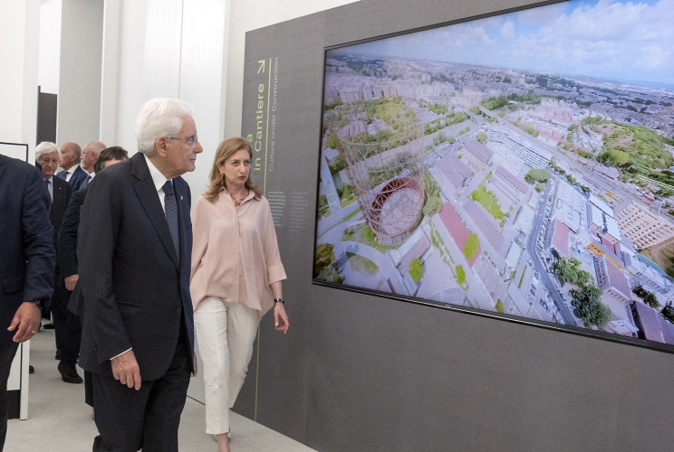 Il Presidente Sergio Mattarella visita una parte della nuova sede della Biblioteca di Archeologia e Storia dell’Arte a Palazzo San Felice