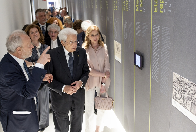 Il Presidente Sergio Mattarella visita una parte della nuova sede della Biblioteca di Archeologia e Storia dell’Arte a Palazzo San Felice