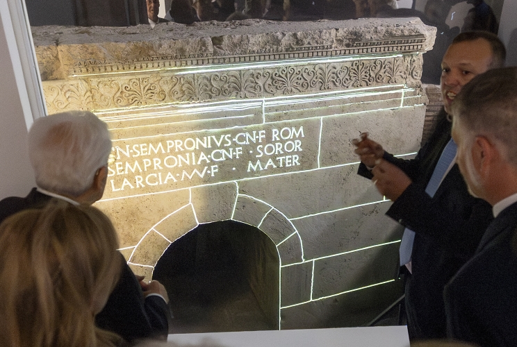 Il Presidente Sergio Mattarella visita una parte della nuova sede della Biblioteca di Archeologia e Storia dell’Arte a Palazzo San Felice