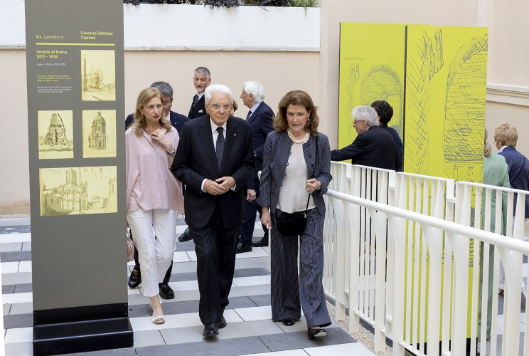 Il Presidente Sergio Mattarella visita una parte della nuova sede della Biblioteca di Archeologia e Storia dell’Arte a Palazzo San Felice