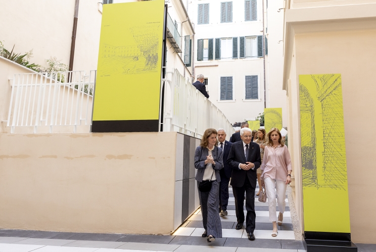 Il Presidente Sergio Mattarella visita una parte della nuova sede della Biblioteca di Archeologia e Storia dell’Arte a Palazzo San Felice