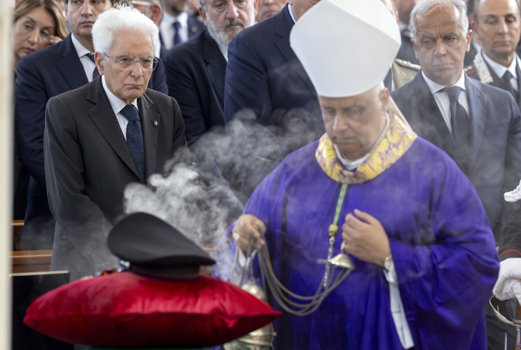 Il Presidente della Repubblica Sergio Mattarella nel corso delle Esequie in forma solenne del Brigadiere Carlo Legrottaglie.
