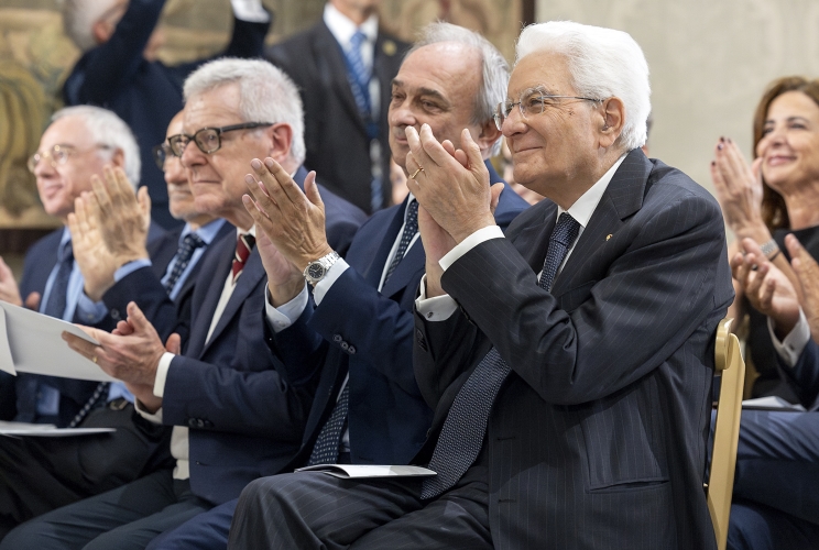 Il Presidente Sergio Mattarella nel corso dell'incontro con i volontari del Touring Club Italiano nel 10° anniversario del progetto “Aperti per Voi al Quirinale”