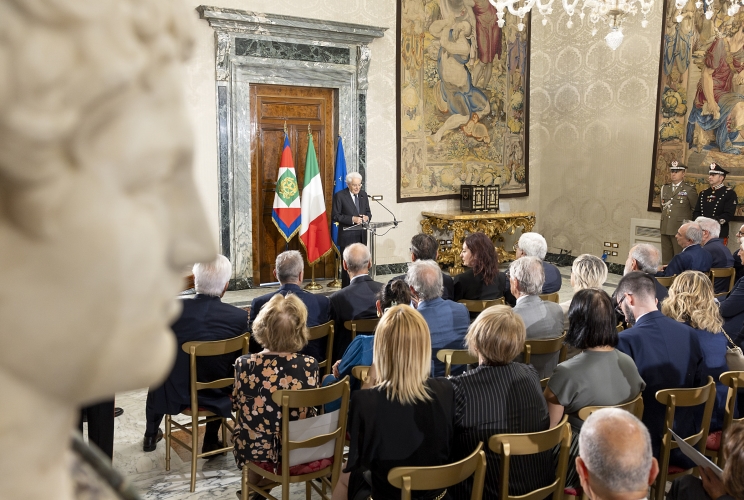 Il Presidente Sergio Mattarella rivolge il suo indirizzo di saluto in occasione dell'incontro con i volontari del Touring Club Italiano nel 10° anniversario del progetto “Aperti per Voi al Quirinale”