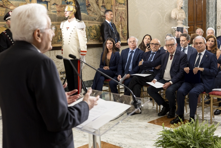 Il Presidente Sergio Mattarella rivolge il suo indirizzo di saluto in occasione dell'incontro con i volontari del Touring Club Italiano nel 10° anniversario del progetto “Aperti per Voi al Quirinale”