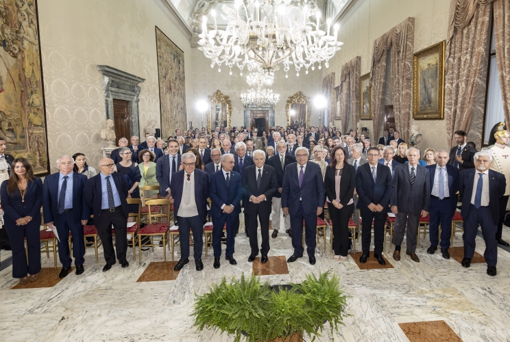 Il Presidente Sergio Mattarella al termine dell'incontro con i volontari del Touring Club Italiano nel 10° anniversario del progetto “Aperti per Voi al Quirinale”