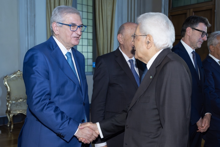 Il Presidente della Repubblica Sergio Mattarella con Tommaso Foti Ministro per gli Affari europei, il Sud, le Politiche di coesione e il PNRR, in occasione dell'incontro con i Ministri ed altri membri del Governo, in vista del Consiglio Europeo   
