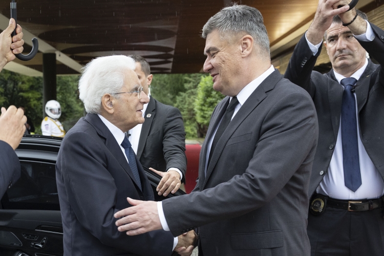 Il Presidente della Repubblica Sergio Mattarella a Palazzo Presidenziale di Zagabria accolto dal Presidente della Repubblica di Croazia, Zoran Milanović, in occasione della visita ufficiale
