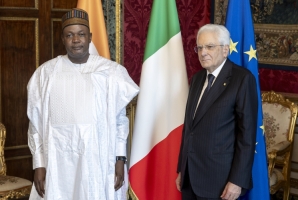 Il Presidente Sergio Mattarella con S.E. il Signor Oumar Ibrahim Sidi, nuovo Ambasciatore della Repubblica del Niger, in occasione della presentazione delle Lettere credenziali