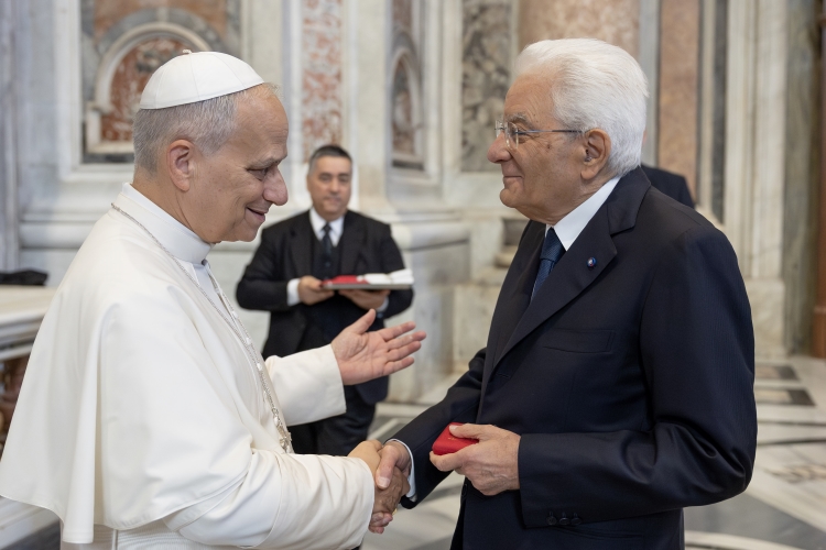 Il Presidente della Repubblica Sergio Mattarella con S.S. Leone XIV, in occasione della cerimonia di Canonizzazione dei Beati italiani Pier Giorgio Frassati e Carlo Acutis 

