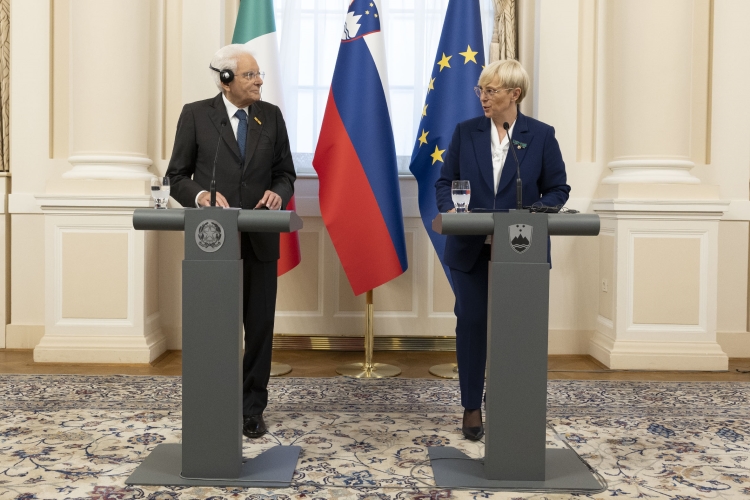 Il Presidente della Repubblica, Sergio Mattarella, con Nataša Pirc Musar durante la conferenza stampa, in occasione della Visita Ufficiale nella Repubblica di Slovenia  