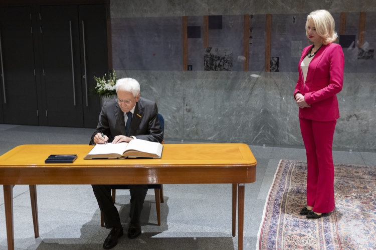 Il Presidente della Repubblica Sergio Mattarella all’Assemblea Nazionale della Repubblica di Slovenia, accolto dalla Presidente dell’Assemblea Nazionale, Urška Klakočar Zupančič, in occasione della Visita Ufficiale