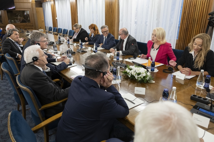 Il Presidente della Repubblica Sergio Mattarella all’Assemblea Nazionale della Repubblica di Slovenia, accolto dalla Presidente dell’Assemblea Nazionale, Urška Klakočar Zupančič, in occasione della Visita Ufficiale