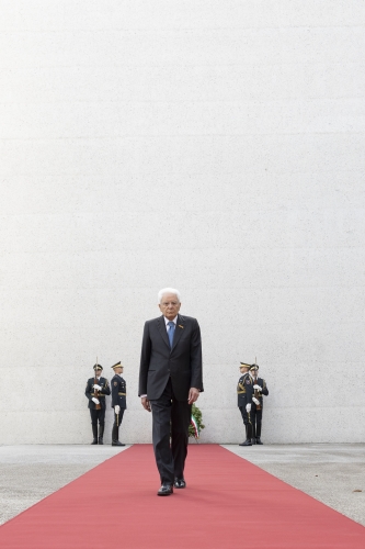 Il Presidente Mattarella a Piazza del Congresso di Lubiana depone una corona al Monumento ai Caduti di tutte le guerre, in occasione della visita Ufficiale nella Repubblica di Slovenia  