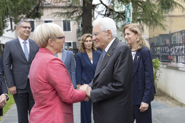 Il Presidente della Repubblica Sergio Mattarella con la Sig.ra Laura a Capodistria al Collegio dei Nobili, accolti da Nataša Pirc Musar, Presidente della Repubblica di Slovenia
