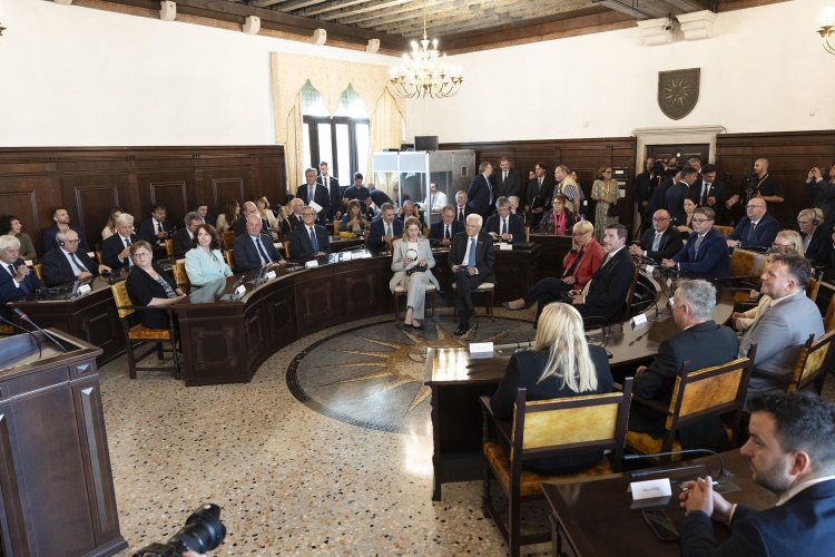 Il Presidente della Repubblica, Sergio Mattarella, a Palazzo Pretorio, partecipa alla Riunione solenne del Consiglio comunale di Capodistria 

