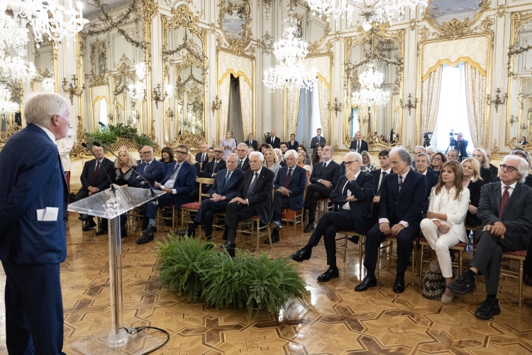 Il Presidente Sergio Mattarella in occasione dell'incontro con i finalisti e la giuria del Premio "Le Maschere del Teatro Italiano"
