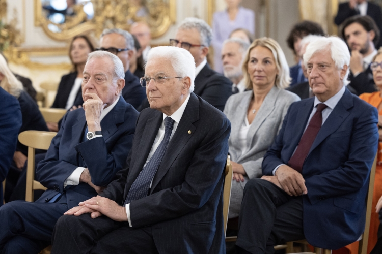 Il Presidente Sergio Mattarella in occasione dell'incontro con i finalisti e la giuria del Premio "Le Maschere del Teatro Italiano"
