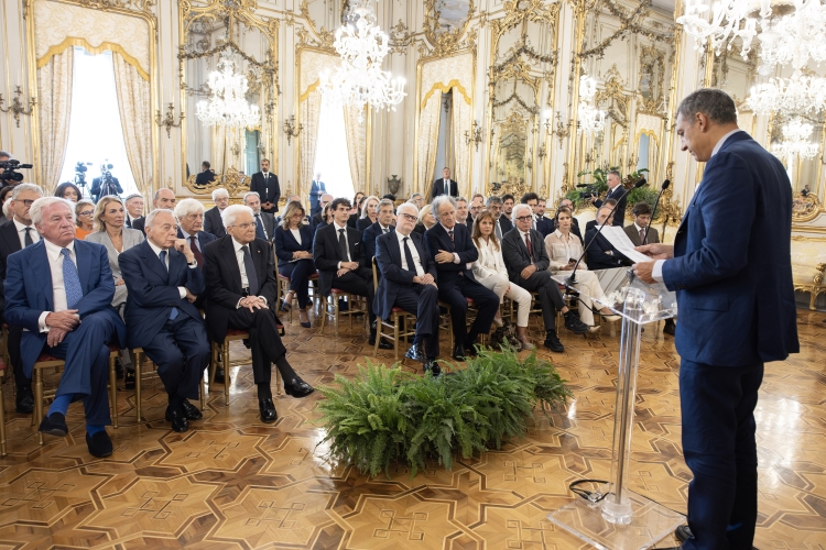 Il Presidente Sergio Mattarella in occasione dell'incontro con i finalisti e la giuria del Premio "Le Maschere del Teatro Italiano"
