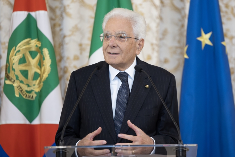 Il Presidente Sergio Mattarella in occasione dell'incontro con i finalisti e la giuria del Premio "Le Maschere del Teatro Italiano"
