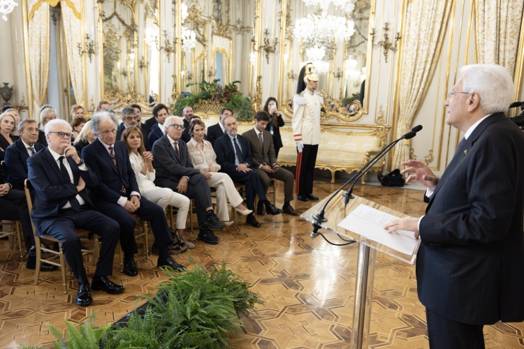Il Presidente Sergio Mattarella in occasione dell'incontro con i finalisti e la giuria del Premio "Le Maschere del Teatro Italiano"
