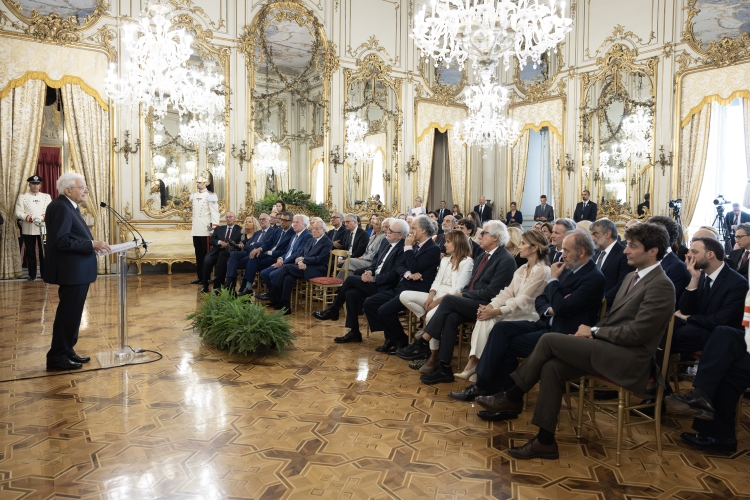 Il Presidente Sergio Mattarella in occasione dell'incontro con i finalisti e la giuria del Premio "Le Maschere del Teatro Italiano"
