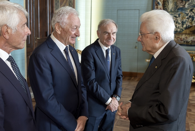 Il Presidente Sergio Mattarella con Andrea Abodi, Ministro per lo Sport e i Giovani,  Luciano Buonfiglio, Presidente del Comitato Olimpico Nazionale Italiano e Giovanni Petrucci,  Presidente della Federazione Italiana Pallacanestro, in occasione dell'incontro con la nazionale femminile di pallacanestro vincitrice della medaglia di bronzo e con la nazionale maschile under 20 vincitrice della medaglia d’oro ai campionati europei 2025