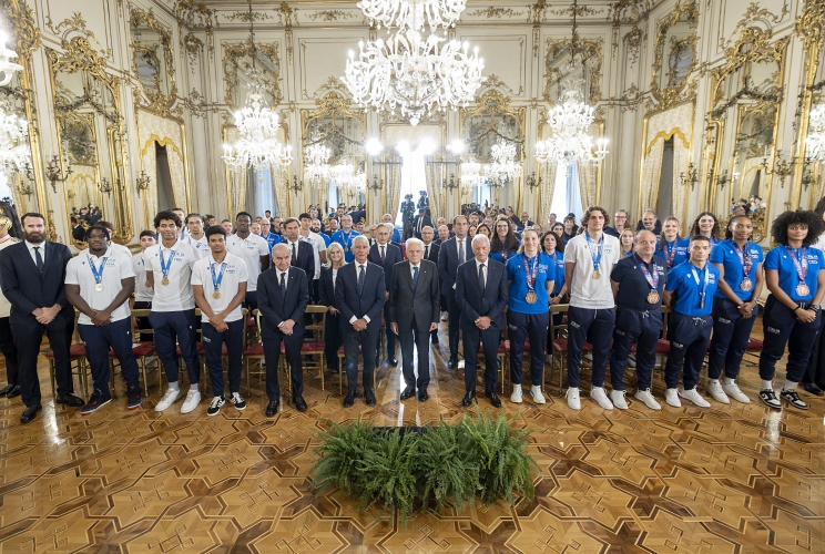 Il Presidente Sergio Mattarella al termine dell'incontro con la nazionale femminile di pallacanestro vincitrice della medaglia di bronzo e con la nazionale maschile under 20 vincitrice della medaglia d’oro ai campionati europei 2025