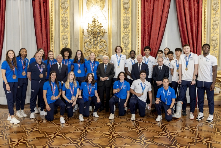 Il Presidente Sergio Mattarella al termine dell'incontro con la nazionale femminile di pallacanestro vincitrice della medaglia di bronzo e con la nazionale maschile under 20 vincitrice della medaglia d’oro ai campionati europei 2025