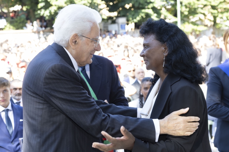 Il Presidente della Repubblica Sergio Mattarella con la mamma di Willy, a Signora Lucia Monteiro Duarte, alla cerimonia commemorativa del quinto anniversario della morte di Willy Monteiro Duarte

