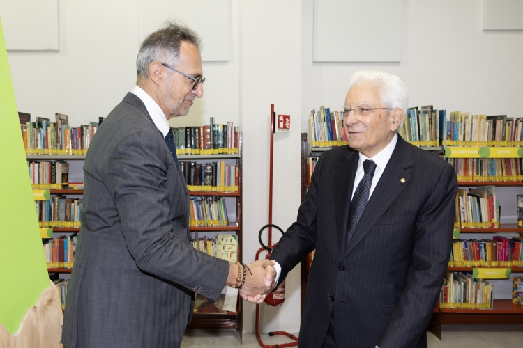 Il Presidente della Repubblica Sergio Mattarella saluta Roberto Italia, Presidente di Avio

