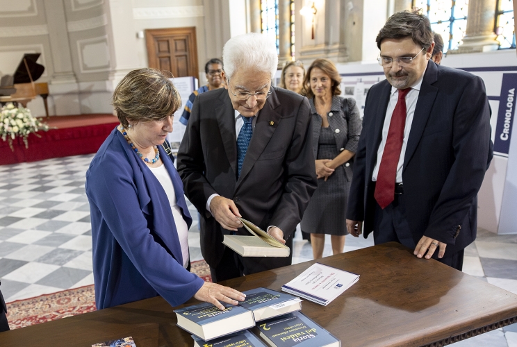 Il Presidente Sergio Mattarella con la Diac. Alessandra Trotta, Moderatora della Tavola valdese e il Past. Luca Anziani, Presidente dell’Opera per le chiese evangeliche 
metodiste in Italia, in occasione della cerimonia per i 130 anni dall’inaugurazione del Tempio della Chiesa metodista di Roma