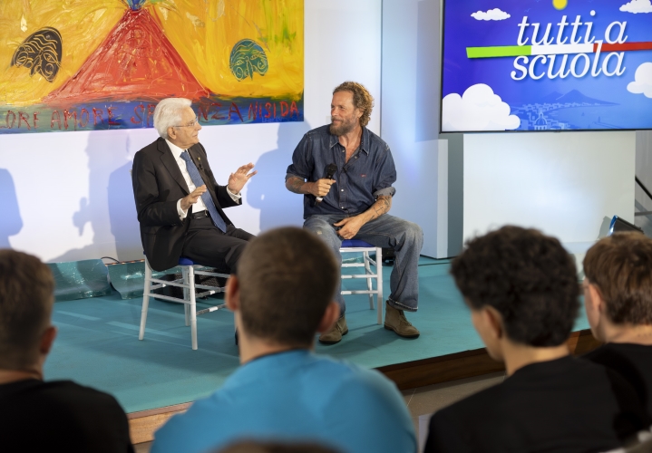  Il Presidente Mattarella con Jovanotti a Nisida in occasione della cerimonia di inaugurazione dell’anno scolastico 2025-2026