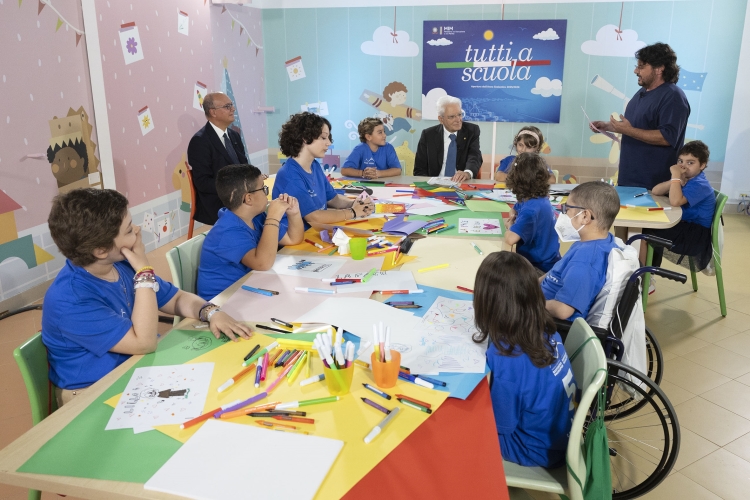 Il Presidente Mattarella all'Ospedale pediatrico Santobono-Pausilipon, in occasione della cerimonia di inaugurazione dell’anno scolastico 2025-2026 
