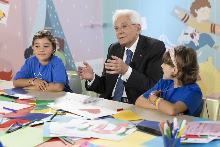 Il Presidente Mattarella all'Ospedale pediatrico Santobono-Pausilipon, in occasione della cerimonia di inaugurazione dell’anno scolastico 2025-2026 
