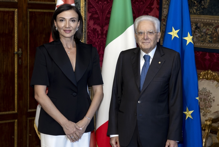 Il Presidente Sergio Mattarella con S.E. la Signora Tamuna LILUASHVILI, nuovo Ambasciatore di Georgia, in occasione della Presentazione delle Lettere credenziali