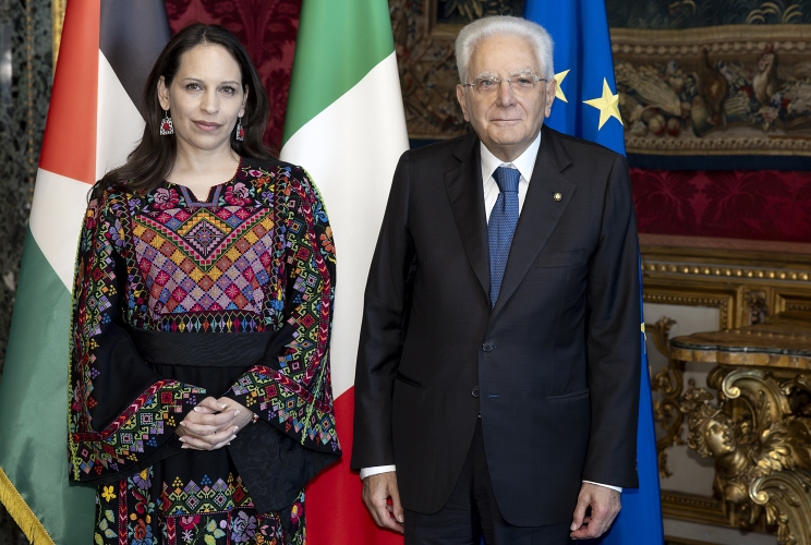 Il Presidente Sergio Mattarella con S.E.la Signora Mona ABUAMARA, nuovo Ambasciatore di Palestina, in occasione della presentazione delle Lettere credenziali